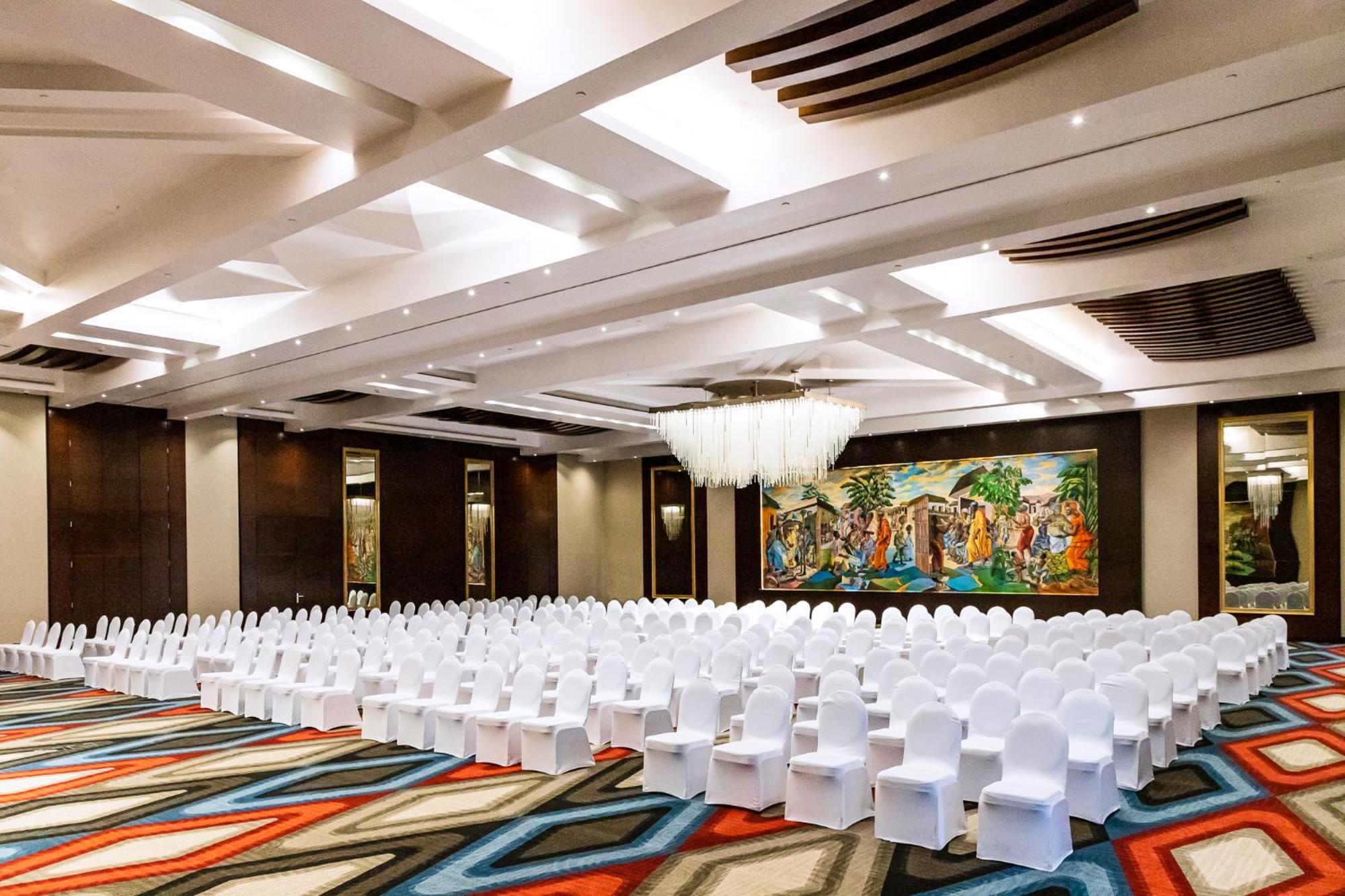 Moevenpick Ambassador Hotel Accra Eksteriør billede