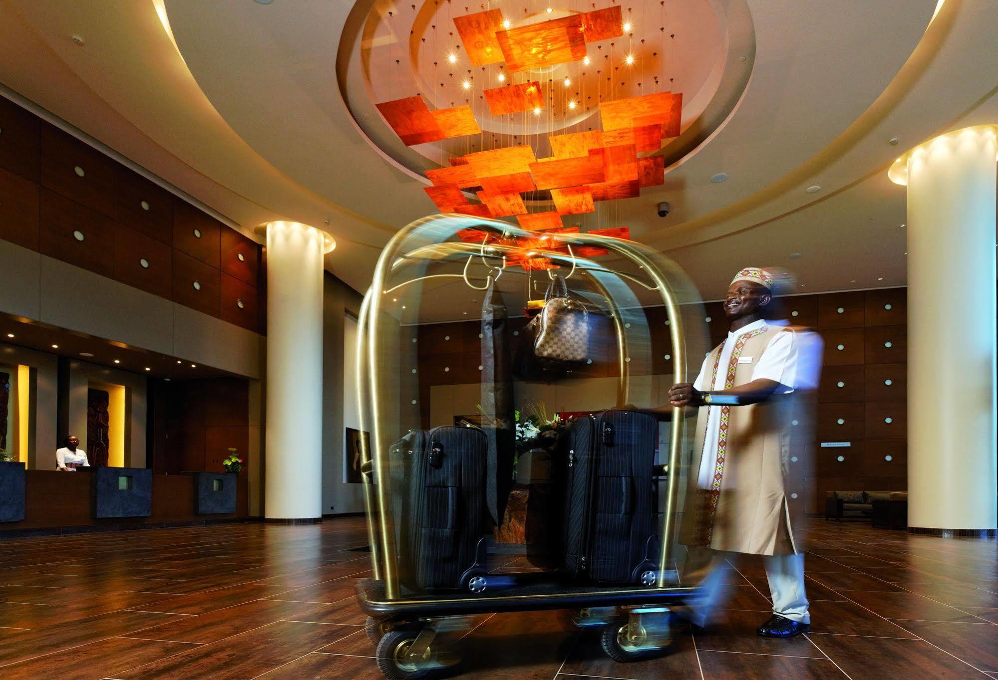 Moevenpick Ambassador Hotel Accra Eksteriør billede