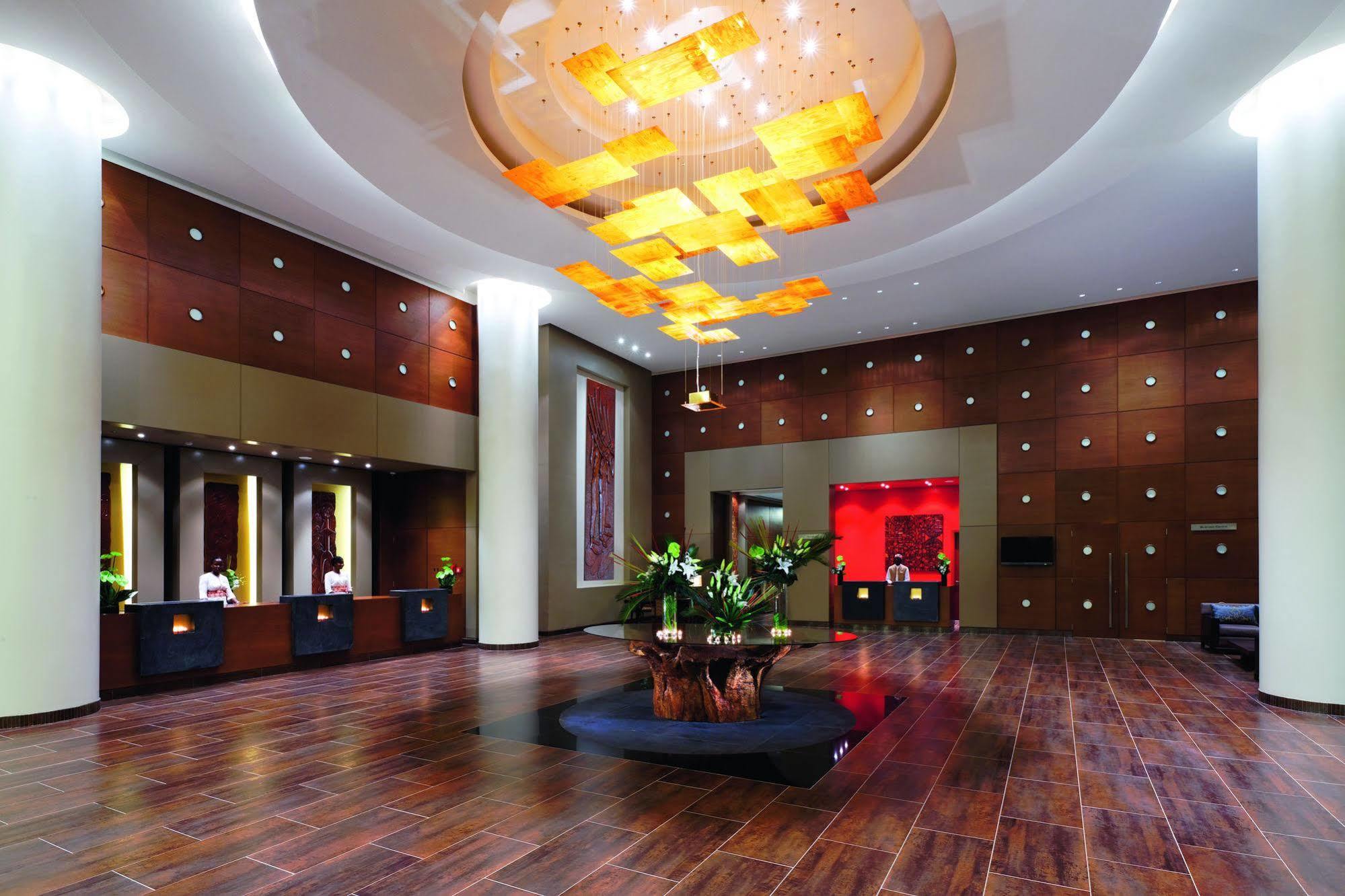 Moevenpick Ambassador Hotel Accra Eksteriør billede