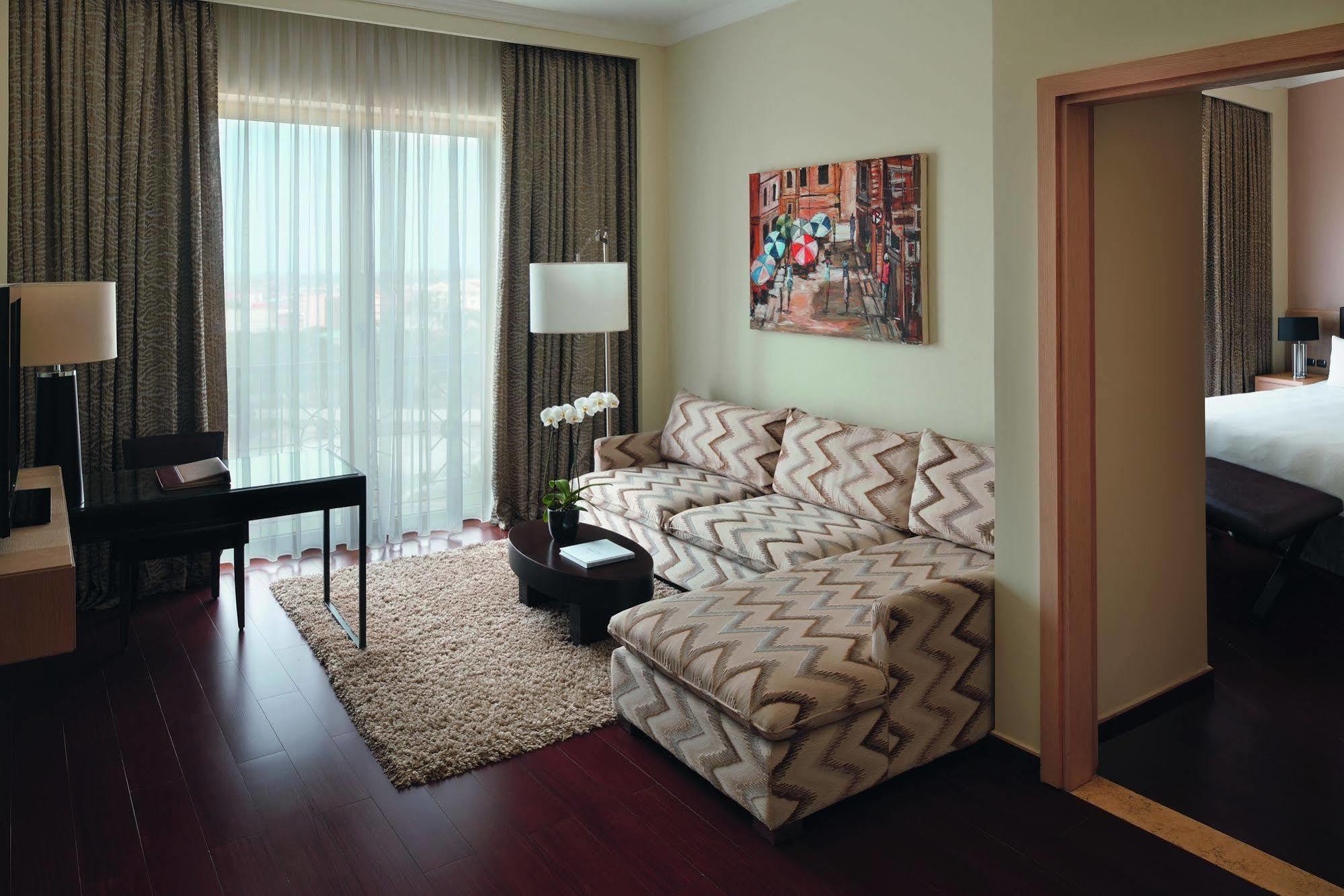 Moevenpick Ambassador Hotel Accra Eksteriør billede